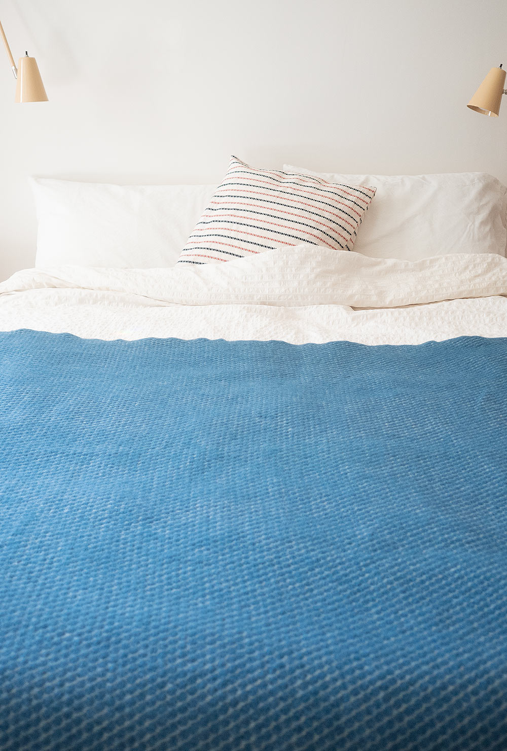 Velvet Dot Lambswool Throw